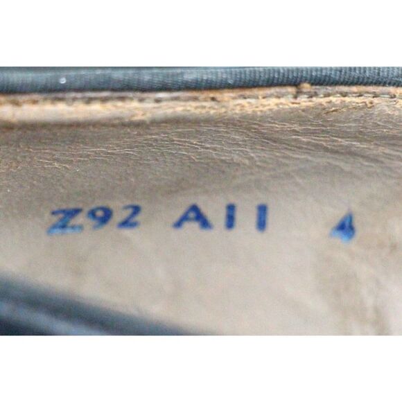 VINTAGE PERFORATED BLACK GENUINE LEATHER MID HEEL ROUND TOE PULL ON SHOES Sz 4D - Picture 6 of 11